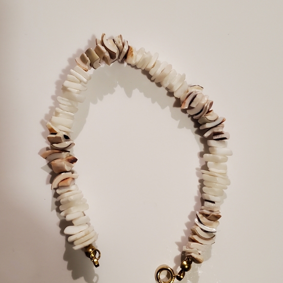 Seashell Bracelet 7 Inches In Length - Picture 2 of 8